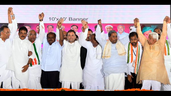 ಆನಂದ್ ಸಿಂಗ್, ರಮೇಶ್ ಕೈಗೆ ಸಿಗುತ್ತಿಲ್ಲ 