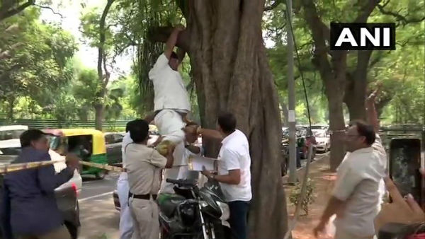 Congress party worker attempt to suicide, urging Rahul to revert resignation decision