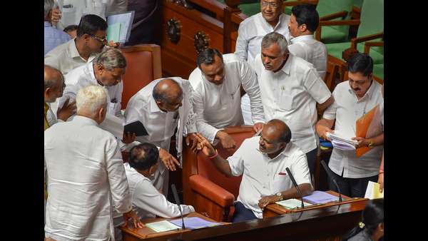 ತೀರ್ಪಿನ ಆಧಾರದಲ್ಲಿ ಶಾಸಕರ ನಡೆ? ತೀರ್ಪಿನ ಆಧಾರದಲ್ಲಿ ಶಾಸಕರ ನಡೆ?