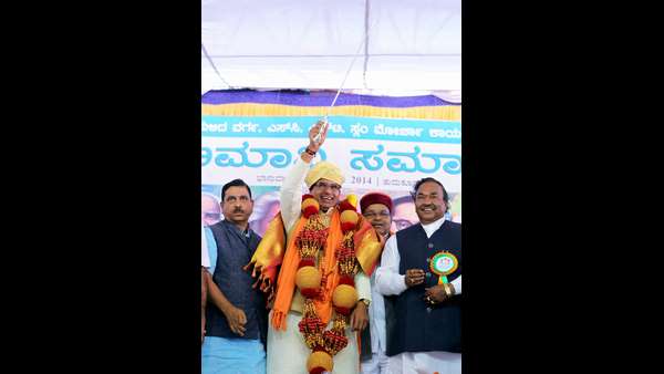 ಈಶ್ವರಪ್ಪ ಜತೆಗೆ ಏಕ ವಚನದಲ್ಲೇ ಮಾತುಕತೆ ಈಶ್ವರಪ್ಪ ಜತೆಗೆ ಏಕ ವಚನದಲ್ಲೇ ಮಾತುಕತೆ