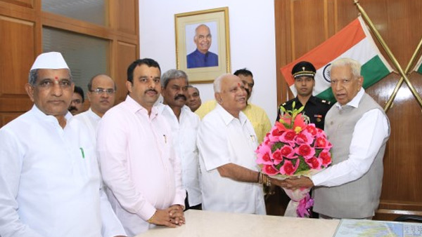 ಹಗರಣಗಳ ನಡುವೆ ಫೀನಿಕ್ಸ್ ನಂತೆ ಎದ್ದ ಬಿಎಸ್ವೈ ಹಗರಣಗಳ ನಡುವೆ ಫೀನಿಕ್ಸ್ ನಂತೆ ಎದ್ದ ಬಿಎಸ್ವೈ