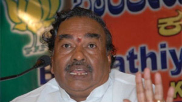 ಲಾಕಪ್ನಲ್ಲಿ ಹಾಕಬೇಕು ಲಾಕಪ್ನಲ್ಲಿ ಹಾಕಬೇಕು