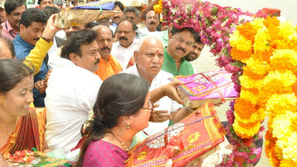 CM Yediyurappa offers Bagina to KRS Dam