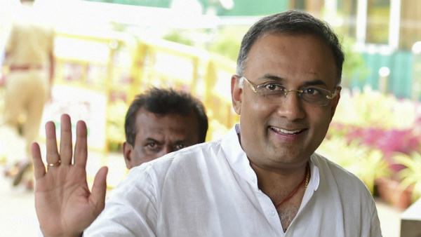  ಯಾರ ಮಾತನ್ನು ಕೇಳಿಸಿಕೊಳ್ಳದ ದಿನೇಶ್ ಗುಂಡೂರಾವ್