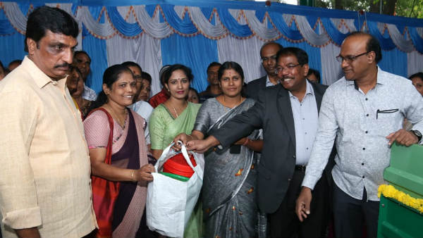 ಡಬ್ಬಿಗಳ ವಿತರಣೆ