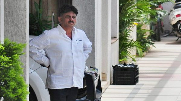 ಡಿಕೆಶಿ ಮನೆಗೆ ನಾರಾಯಣ ಗೌಡ ಭೇಟಿ