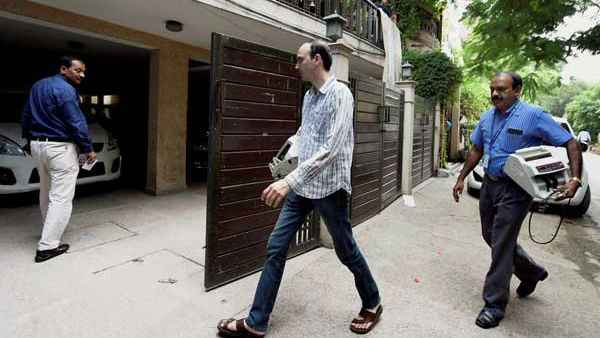 ರಕ್ತ ಹೀರಿದ್ದಾರೆ, ದೇಹ ಉಳಿದಿದೆ 