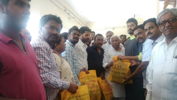 ಸಂತ್ರಸ್ತರಿಗೆ ಊಟ ಬಡಿಸಿದ ಪಾಟೀಲ್ 