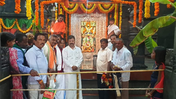  ಚನ್ನಮಲ್ಲಿಕಾರ್ಜುನ ಸ್ವಾಮೀಜಿಯವರ ಸನ್ನಿಧಿ