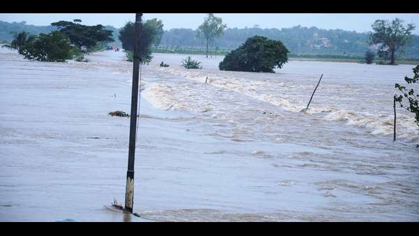 Kapila River Overflowed To Sutturu Kadu Mutt Gadduge