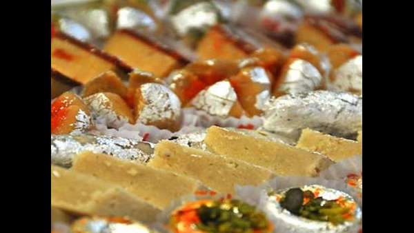 ಬೇಕರಿಗಳಲ್ಲಿ ಹಬ್ಬದ ತಿನಿಸುಗಳು ಲಭ್ಯ 