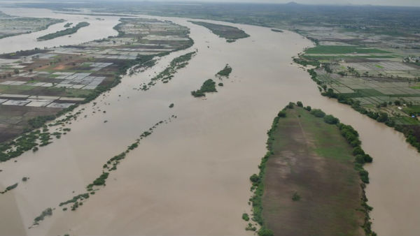 Yediyurappa Conducts Aerial Survey Of Rain Hit Areas Of North Karnataka Yediyurappa Conducts Aerial Survey Of Rain Hit Areas Of North Karnataka