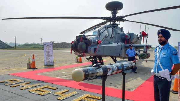 ಕಾಕ್ ಪಿಟ್ ನಲ್ಲಿ ಇಬ್ಬರು ಕುಳಿತುಕೊಳ್ಳುವ ವ್ಯವಸ್ಥೆ 