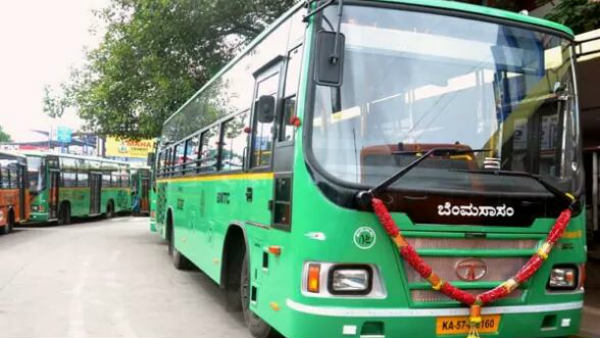 ವಾಹನಗಳಲ್ಲಿ ಸ್ಟಿಕ್ಕರ್ ಆಳವಡಿಕೆ