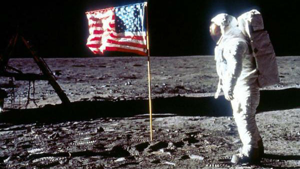 ಚಂದ್ರನ ಮೇಲೆ ಇಳಿದ ಮನುಷ್ಯರು