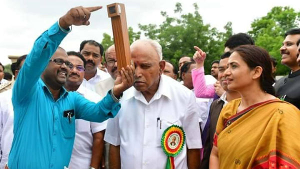 ಬಿಜೆಪಿ ಕಾರ್ಯಕರ್ತನೊಬ್ಬ ಸಿಟ್ಟಾಗಿದ್ದಾನೆ ಬಿಜೆಪಿ ಕಾರ್ಯಕರ್ತನೊಬ್ಬ ಸಿಟ್ಟಾಗಿದ್ದಾನೆ