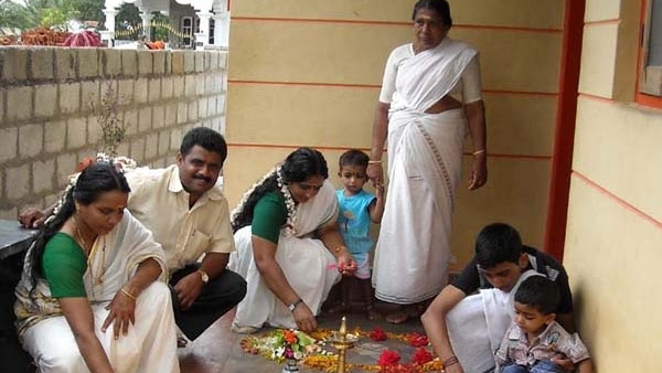  ರಂಗೋಲಿಯೊಂದಿಗೆ ದೀಪವಿಟ್ಟು ಕಾಯುವ ಹಬ್ಬ