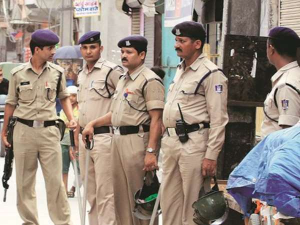 ಇಬ್ಬರ ಹೇಳಿಕೆಯಲ್ಲೂ ವ್ಯತ್ಯಾಸ ಇಬ್ಬರ ಹೇಳಿಕೆಯಲ್ಲೂ ವ್ಯತ್ಯಾಸ