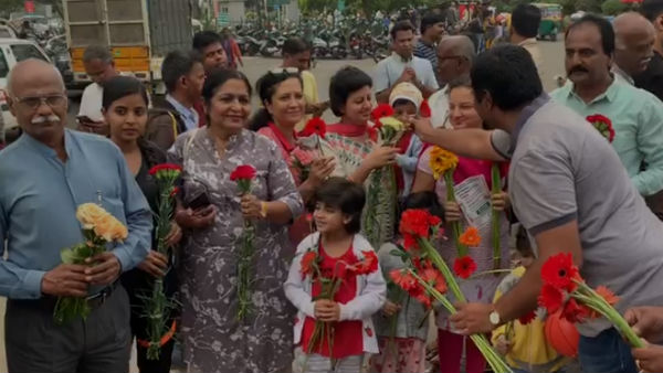 ಹೂವಿನ ಬಳಕೆ ನಿಷೇಧಿಸಿ ಹೂವಿನ ಬಳಕೆ ನಿಷೇಧಿಸಿ