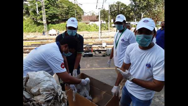 Reliance Jio employees ‘Swacchata Hi Seva’ initiative Krantivira Sangolli Rayanna Railway Station Reliance Jio employees ‘Swacchata Hi Seva’ initiative Krantivira Sangolli Rayanna Railway Station