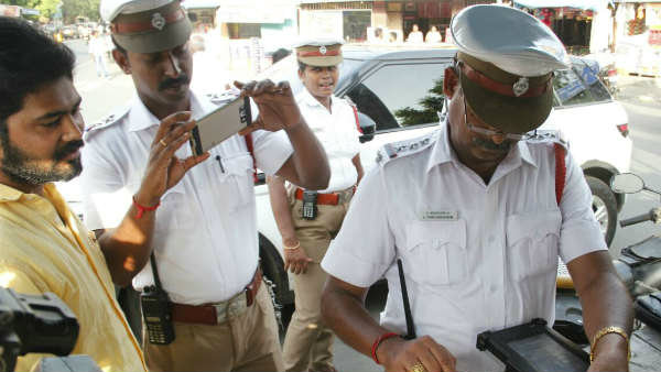  ಪೊಲೀಸ್ ಅಧಿಕಾರಿಯೇ ಹೆಲ್ಮೆಟ್ ಹಾಕದೆ ಗಾಡಿ ಚಾಲನೆ