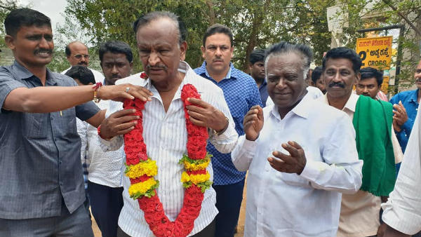 ಟೋಕನ್ ಮೇಲೆ ತಮ್ಮ ಹೆಸರು ಬರೆಸಿಕೊಂಡಿದ್ದಾರೆ