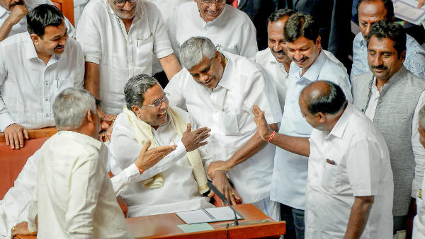 ಸಿದ್ದರಾಮಯ್ಯ ಅವರಿಗೆ ಅಭಿನಂದನೆ ಸಲ್ಲಿಸಿದ ಮುಖಂಡರು