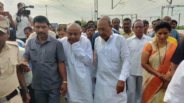 ನಿಷೇಧಾಜ್ಞೆ ಜಾರಿ ಮಾಡಿರುವ ಪೊಲೀಸರು