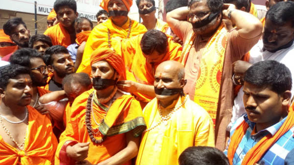 Devotees Angry On CT Ravi and BS Yediyurappa During Shobha Yatra 