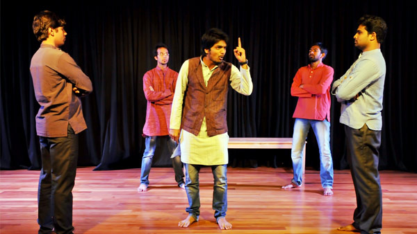 ದೀಪಾವಳಿಗೆ ಕರಣಂ ಪವನ್ ರಚನೆಯ ನಾಟಕಗಳ ಡಬ್ಬಲ್ ಧಮಾಕಾ ದೀಪಾವಳಿಗೆ ಕರಣಂ ಪವನ್ ರಚನೆಯ ನಾಟಕಗಳ ಡಬ್ಬಲ್ ಧಮಾಕಾ