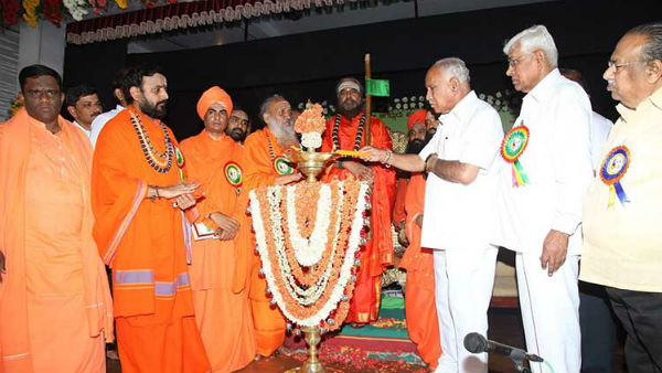 ರಂಭಾಪುರಿ ಮಠದ ಕಾರ್ಯಕ್ರಮವೊಂದರಲ್ಲಿ 