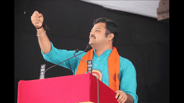 ನೀವೇನಾದರೂ ಮಾತನಾಡಿಕೊಳ್ಳುತ್ತಿರಿ, ಐ ಡೋಂಟ್ ಮೈಂಡ್ 