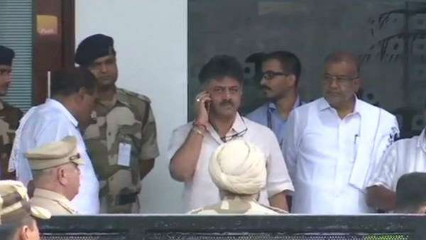  ಉರುಳಾಗುವುದೇ ಯು.ವಿ ಸಿಂಗ್ ವರದಿ?