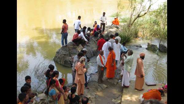 People Take Bath In Guhya Of Madikeri On Deepavali