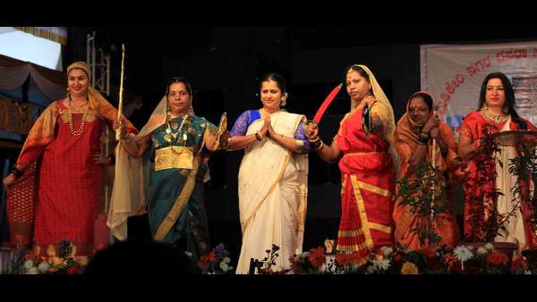 ಎಸ್‌ಪಿ, ನಗರ ಸಭೆ ಅಧ್ಯಕ್ಷೆ, ಜಿಲ್ಲಾಧಿಕಾರಿ ಸ್ನೇಹ ಹಲವರು ಭಾಗಿ