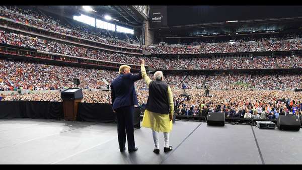 ಹ್ಯೂಸ್ಟನ್ ನಲ್ಲಿ ನಡೆದ 'ಹೌಡಿ ಮೋದಿ' ಕಾರ್ಯಕ್ರಮ ಹ್ಯೂಸ್ಟನ್ ನಲ್ಲಿ ನಡೆದ 'ಹೌಡಿ ಮೋದಿ' ಕಾರ್ಯಕ್ರಮ