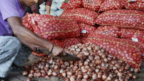 ಒಂದು ಕೆಜಿ ಈರುಳ್ಳಿ ಬೆಲೆ 70ರೂ ತಲುಪಿತ್ತು ಒಂದು ಕೆಜಿ ಈರುಳ್ಳಿ ಬೆಲೆ 70ರೂ ತಲುಪಿತ್ತು