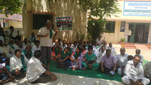 Formers Protest To Release Water From Bhadra River to Vanivilasa Sagara 