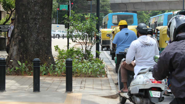 ಬೊಲ್ಲಾರ್ಡ್ ಅಳವಡಿಕೆ