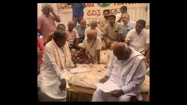 ಪರಸ್ಪರ ಮಾತನಾಡದ ದೇವೇಗೌಡ- ಸಿದ್ದರಾಮಯ್ಯ