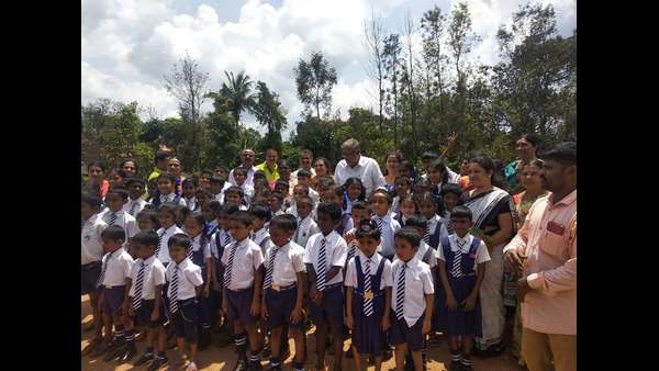 ವಿದ್ಯಾರ್ಥಿಗಳ ಜೊತೆ ಕಾಲ ಕಳೆದ ಸುರೇಶ್ ಕುಮಾರ್