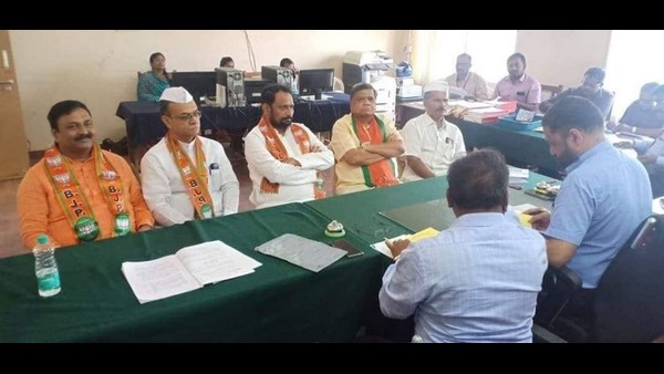 ಅಥಣಿಯಿಂದ ಮಹೇಶ್ ಕುಮಟಳ್ಳಿ ನಾಮಪತ್ರ