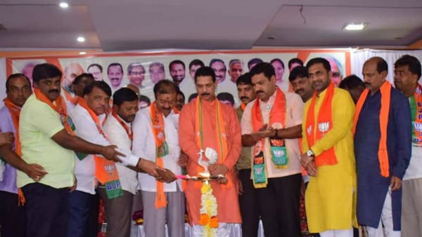 ಅಧಿಕಾರ ತ್ಯಾಗ ಮಾಡಿದರು