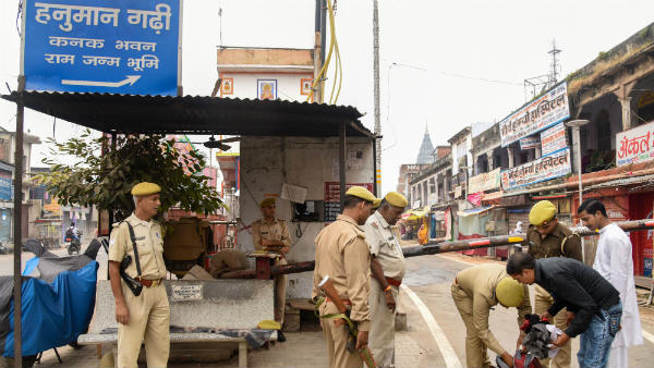 ಸಾಮಾಜಿಕ ಮಾಧ್ಯಮಗಳ ಮೇಲೆ ನಿರ್ಬಂಧ