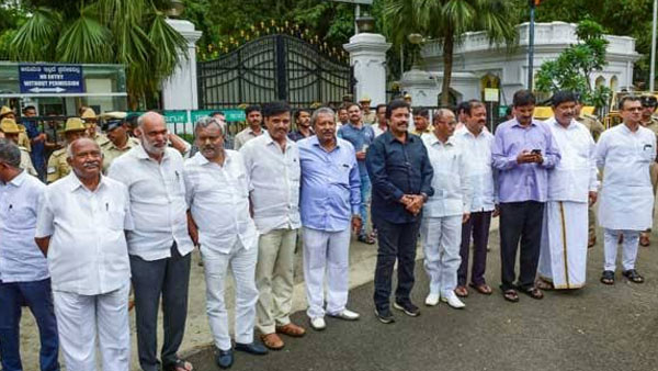 ಅನರ್ಹ ಶಾಸಕರಿಗೆ ಕಣಕ್ಕಿಳಿಯಲು ಚಾನ್ಸ್!