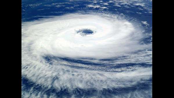 197 2ರಲ್ಲಿ ಎರಡು ಚಂಡಮಾರುತ ಅಪ್ಪಳಿಸಿತ್ತು 