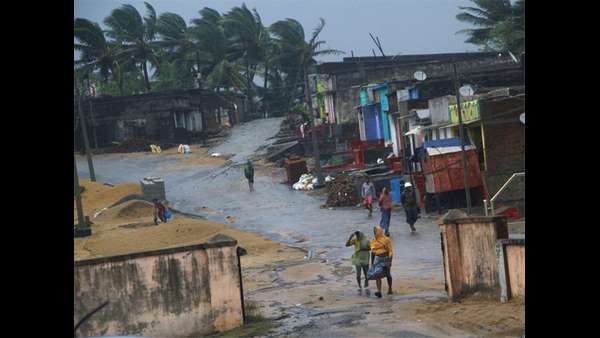 ಸದ್ದಿಲ್ಲದೇ ಎದ್ದಿರುವ ಎರಡು ಚಂಡಮಾರುತ 