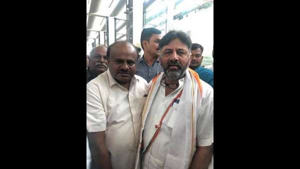 ಕುಮಾರಸ್ವಾಮಿ ಮತ್ತು ಸಿದ್ದರಾಮಯ್ಯನವರ ನಡುವಿನ ವಾಕ್ಸಮರ 