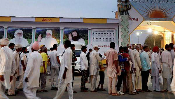 ರಾಜಕಾರಣಿ, ಗಣ್ಯಾತಿಗಣ್ಯರೇ ದೇವಮಾನವನ ಫಾಲೋವರ್ಸ್ 