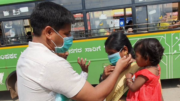  ಸಮಾಜ ಸೇವಕರಿಂದ ಮಾಸ್ಕ್ ವಿತರಣೆ